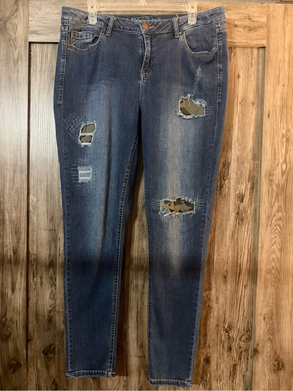 Lane Bryant Super Stretch Skinny Jeans Size 16 Distressed Camo Patch Denim